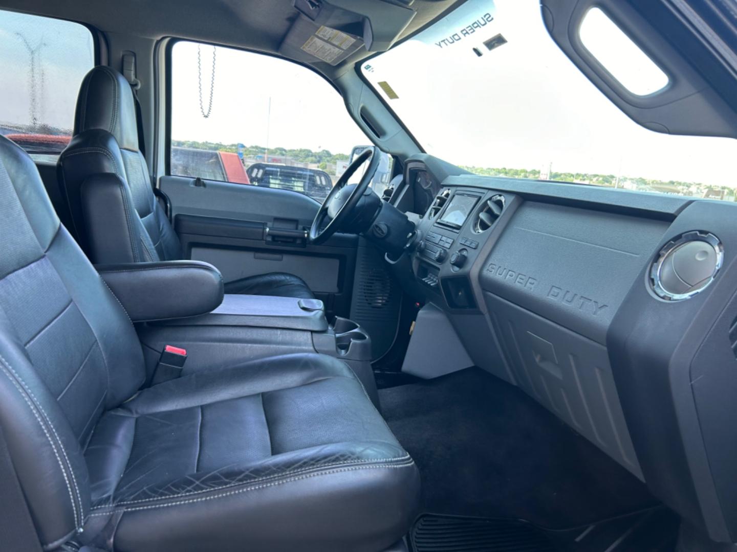 2011 White Ford F-650 Crew Cab 2WD DRW (3FRNW6FG2BV) with an 6.7L L6 DIESEL engine, located at 1687 Business 35 S, New Braunfels, TX, 78130, (830) 625-7159, 29.655487, -98.051491 - Photo#2